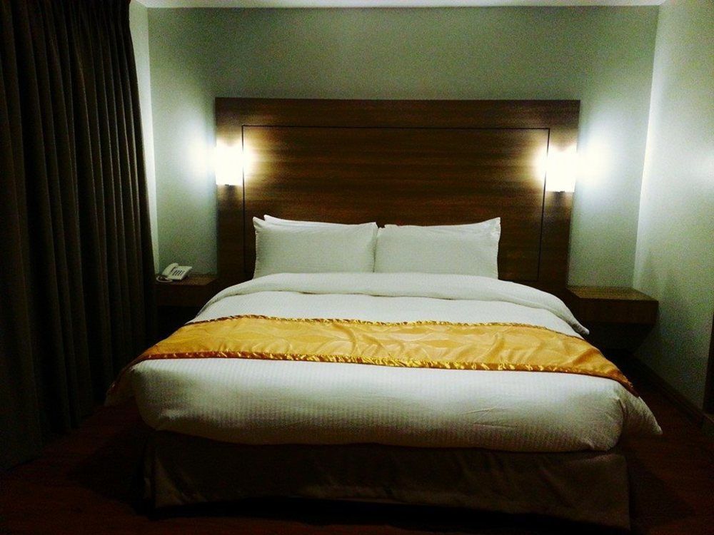 Vista Real Hotel Tagaytay City Exteriér fotografie