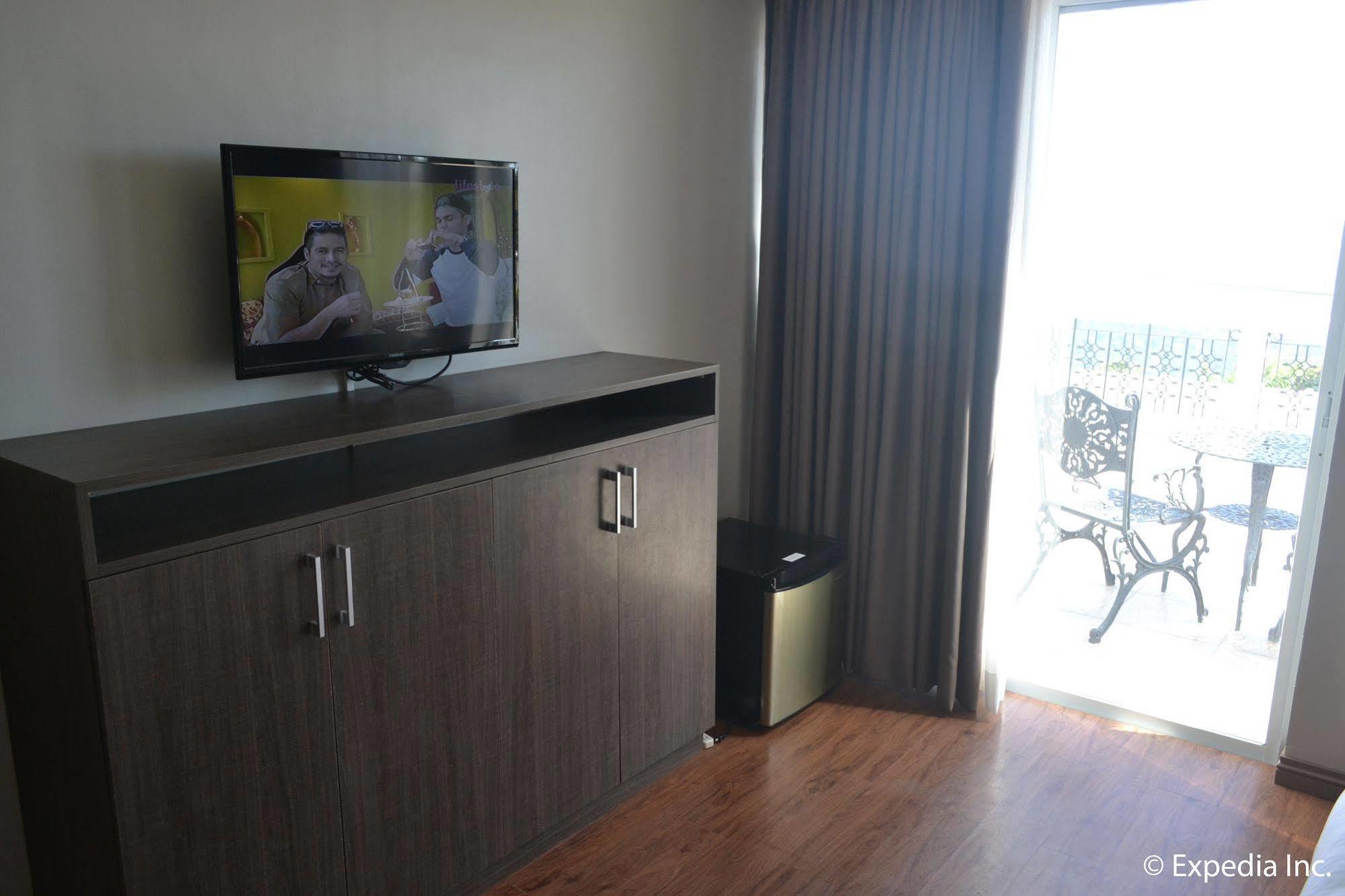 Vista Real Hotel Tagaytay City Exteriér fotografie